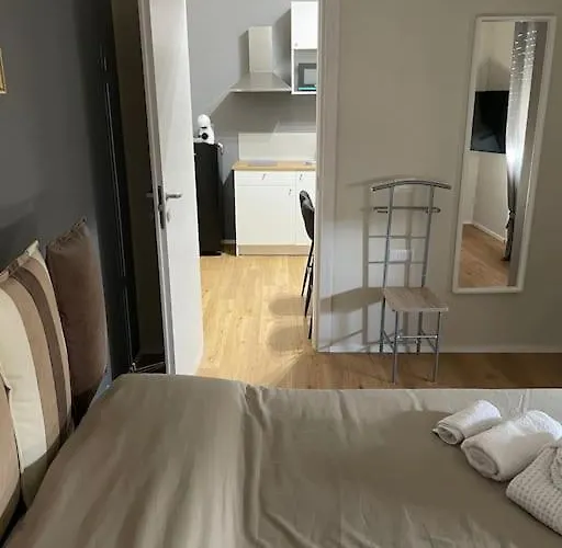 Cucchiari 7c Апартаменты Модена